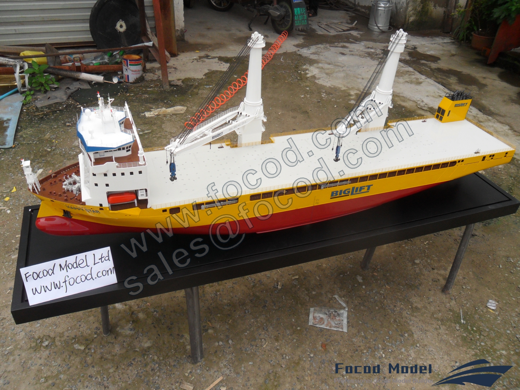 customized model of 155m heavy lift cargo ship Happy Star